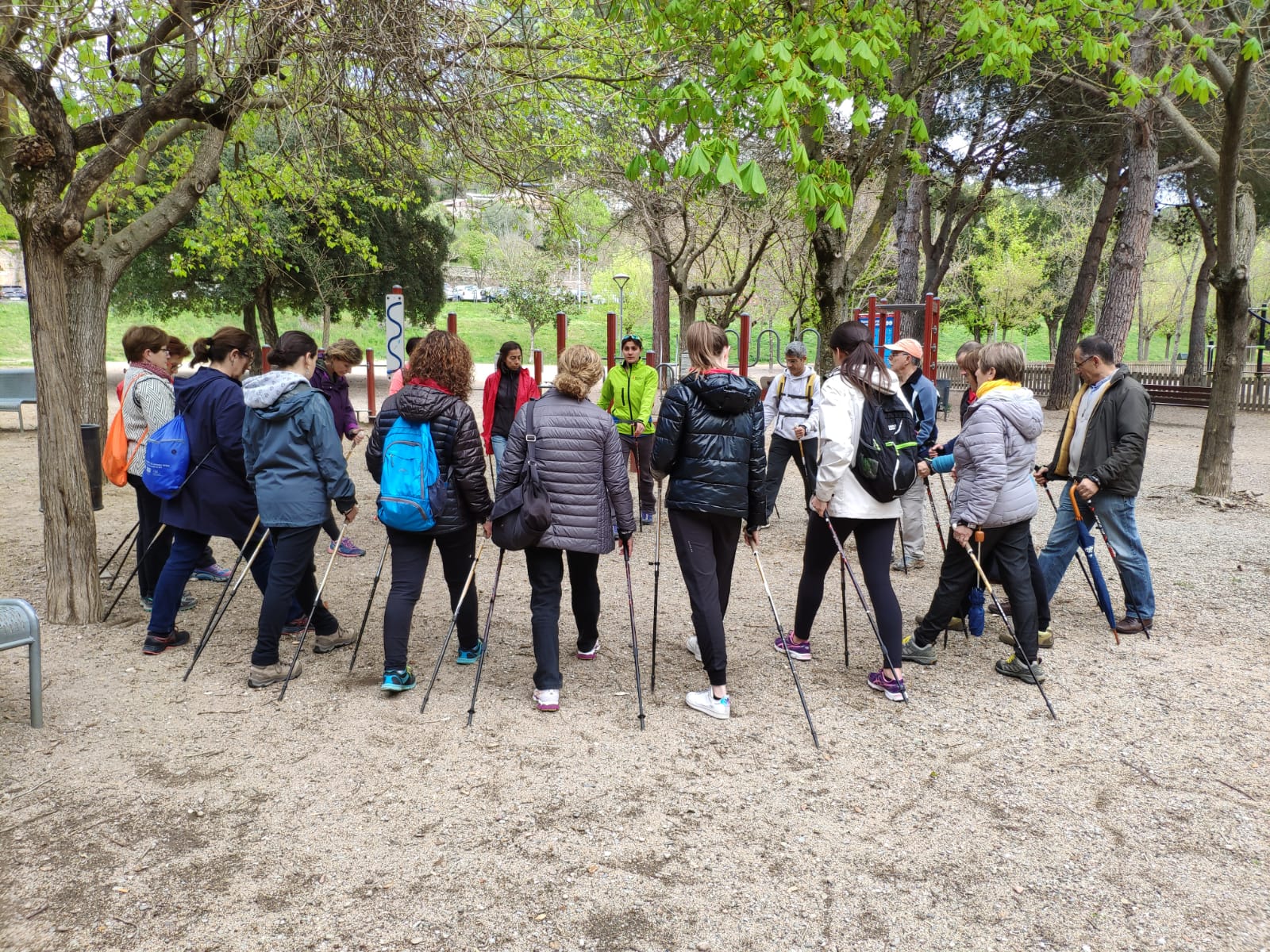 Gent fent activitats Foto del personal sanitari durant el Dia Mundial de l'Activitat Física