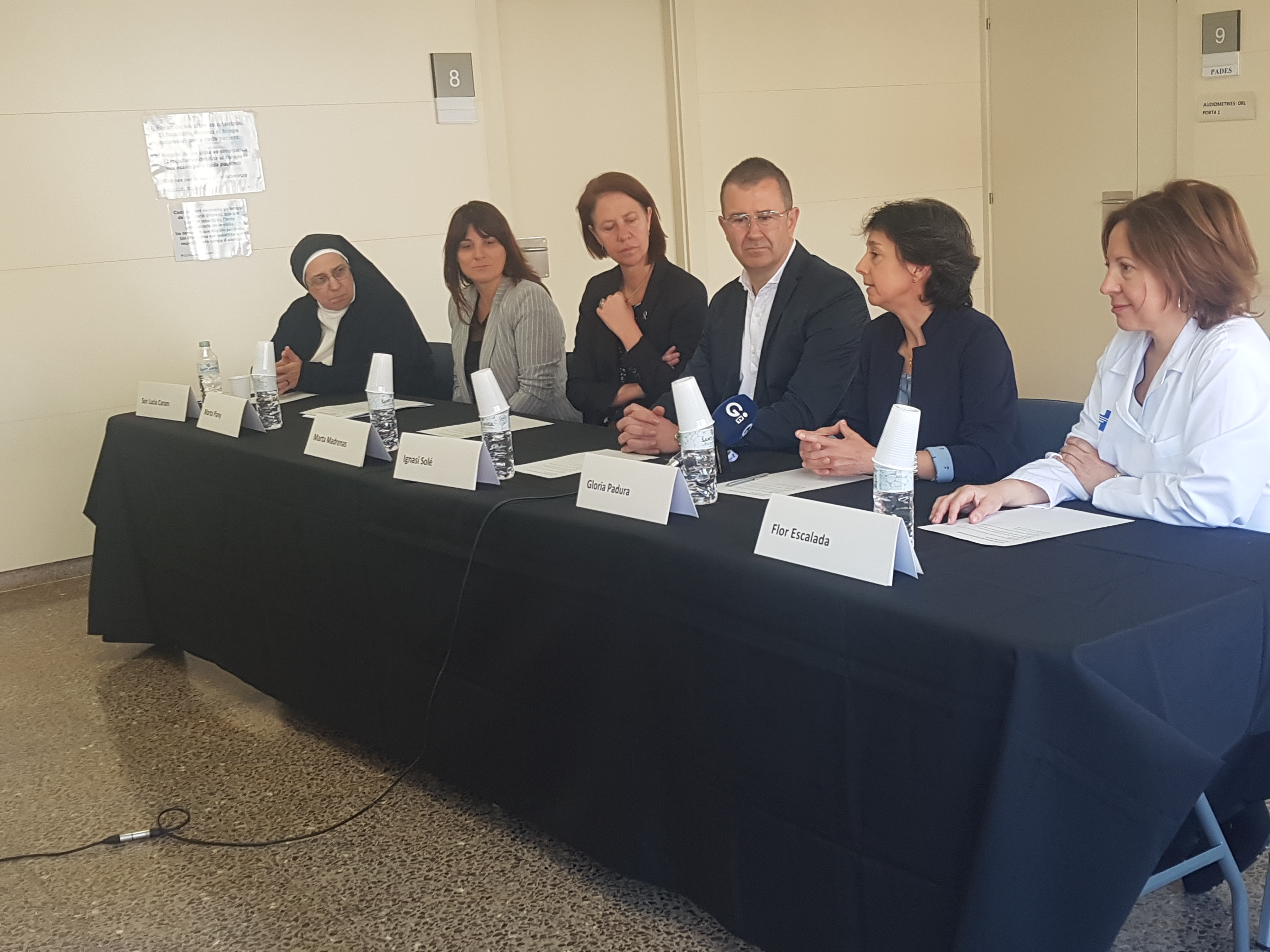 Foto dels professionals del Servei d'Oftalmologia durant la presentació.