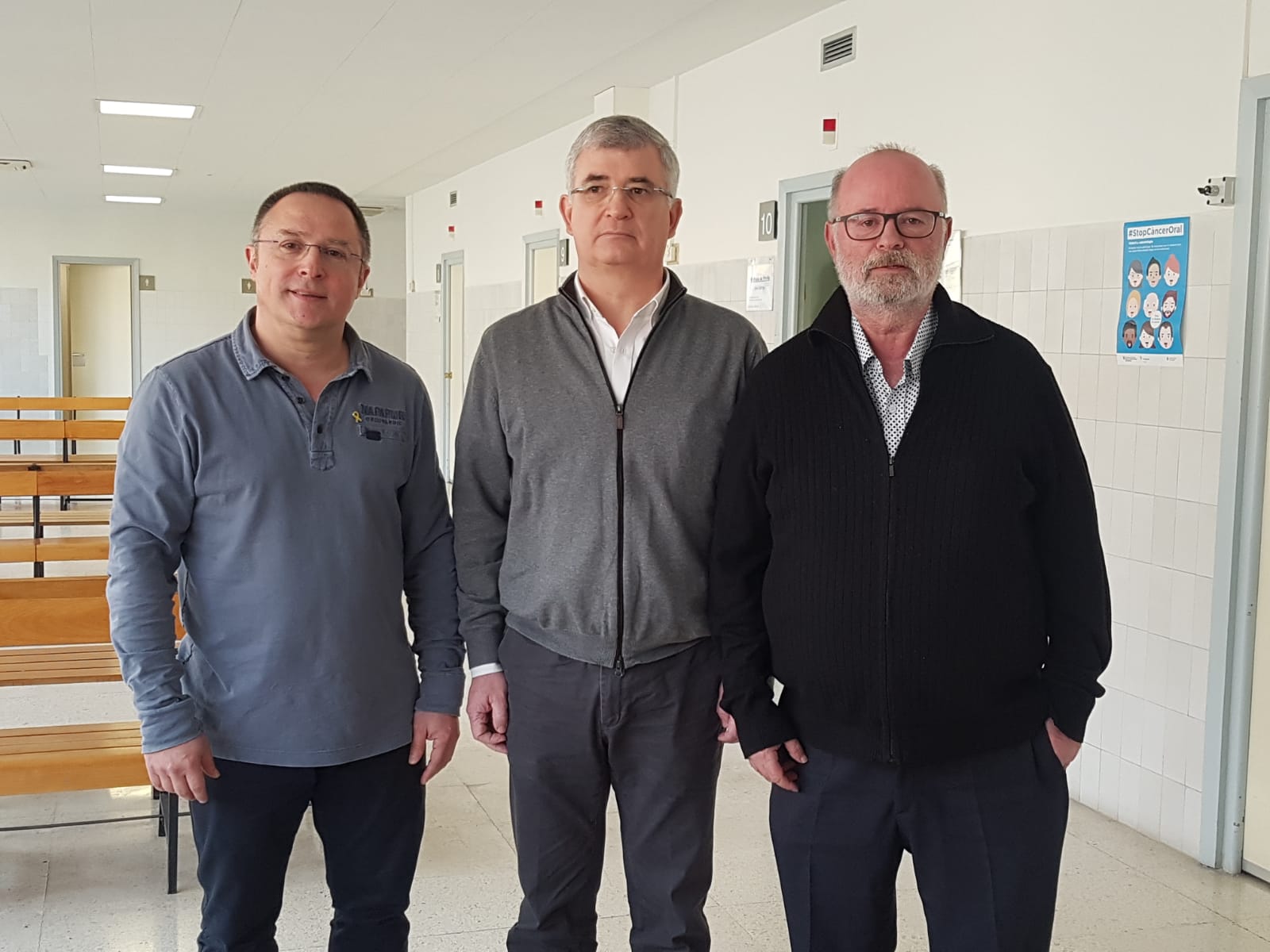 D'esquerra a dreta, Anton Foguet, director assistencial de l'Equip Pediàtric territorial de la Garrotxa i el Ripollès, Josep Carreras, director del sector Girona nord del Servei Català de la Salut, i Joan Grané, gerent de l'Hospital de Campdevànol. 