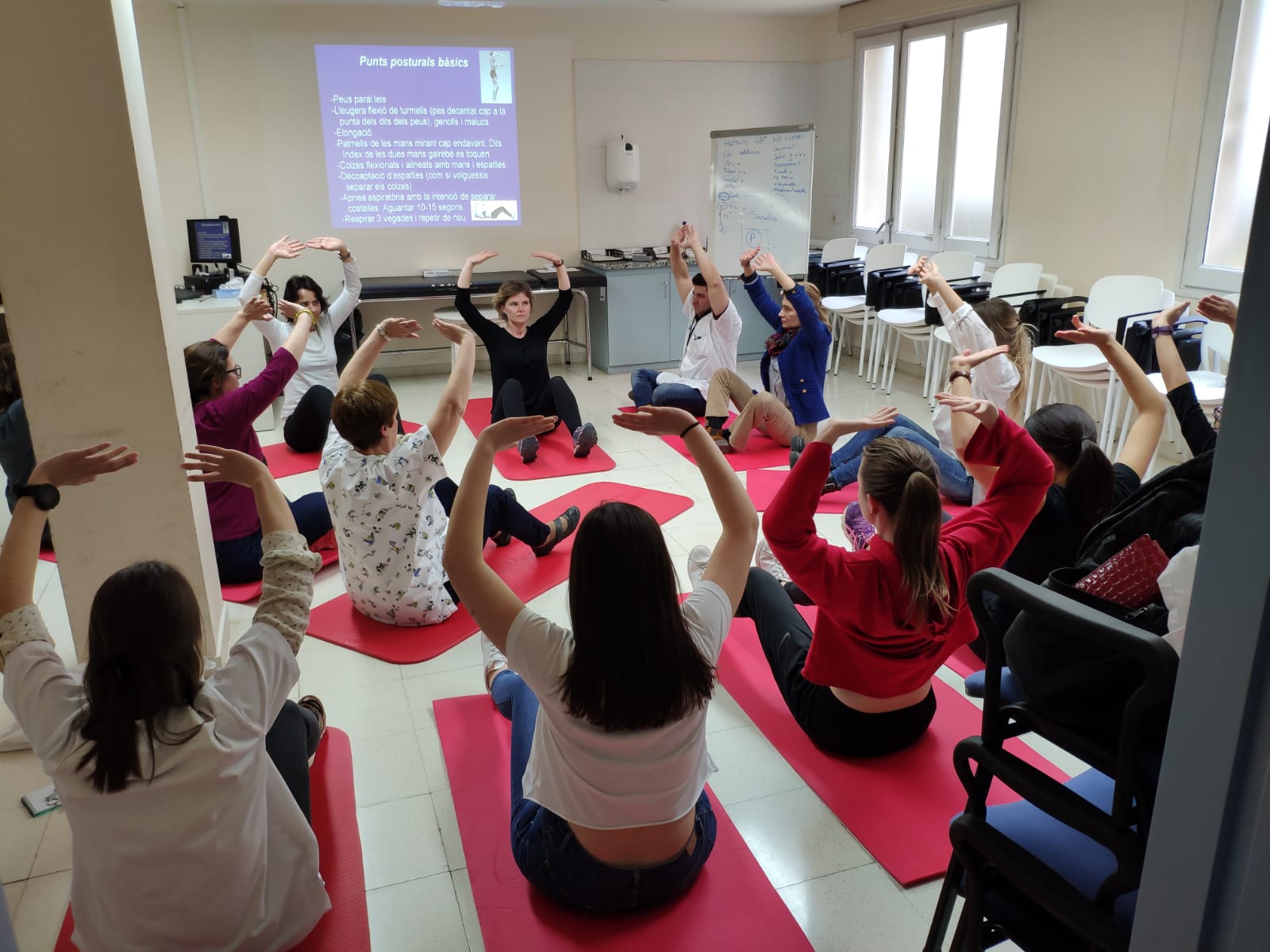 Gent fent activitats Foto del personal sanitari durant el Dia Mundial de l'Activitat Física