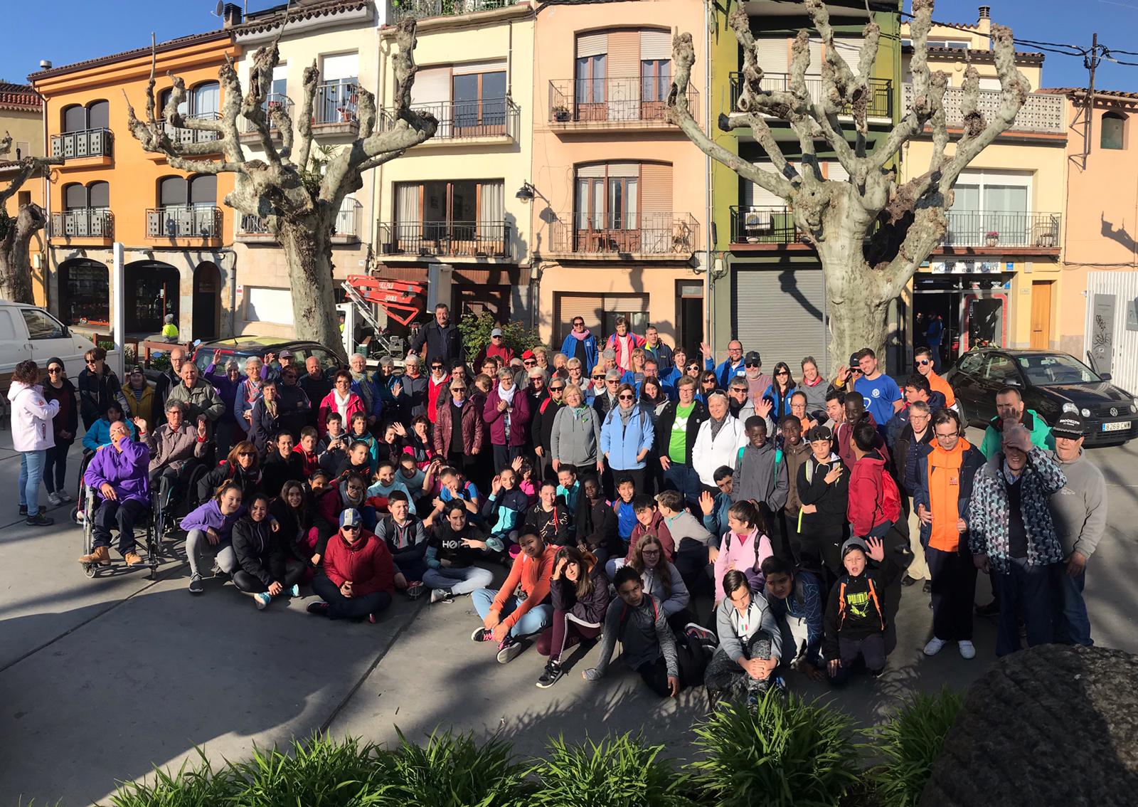 Foto de grup durant el Dia Mundial de l'Activitat Física