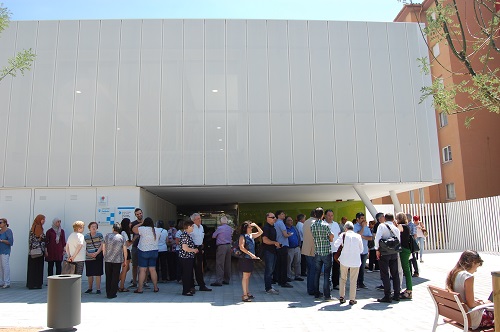 Professionals al exterior del CAP Josep Masdevall Terrades de Figueres