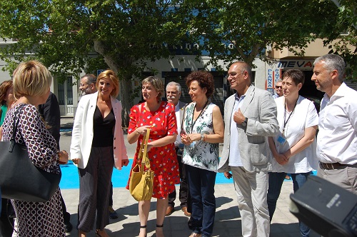 La consellera de Salut parlant amb professionals del CAP Josep Masdevall Terrades de Figueres