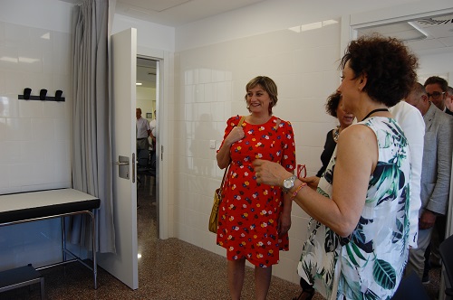 La consellera de salut durant la visita al CAP Josep Masdevall Terrades de Figueres