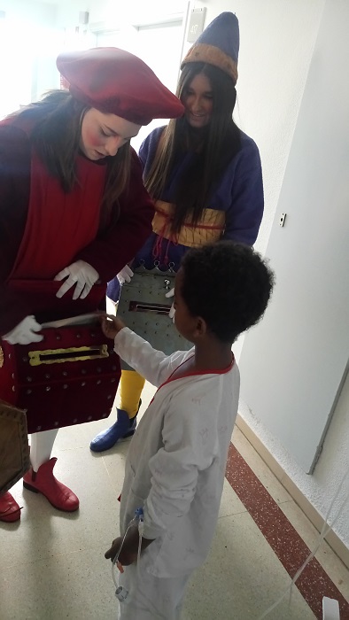 Els carters reials recullin les cartes dels nens i nenes ingressats a Pediatria