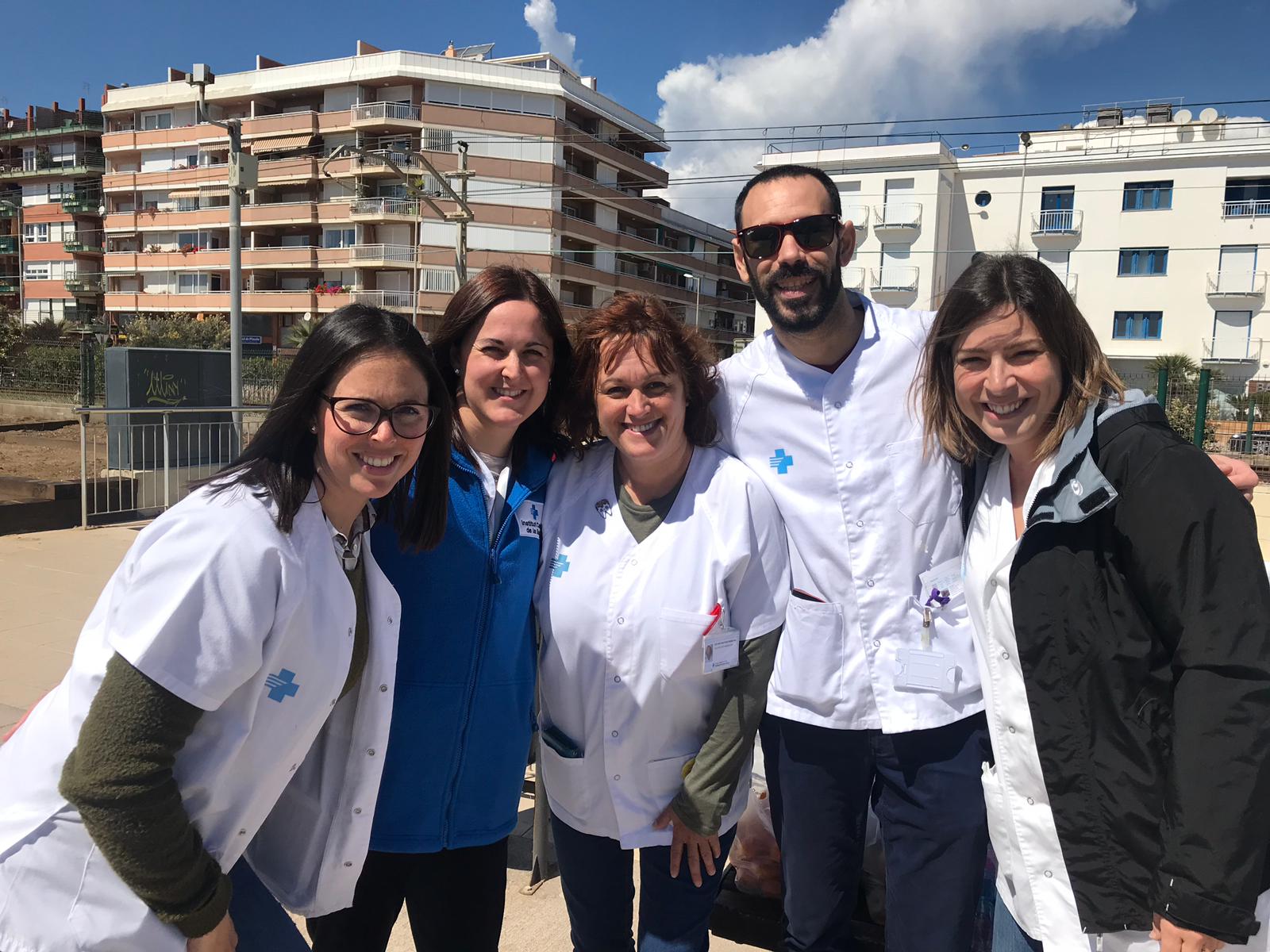 Foto del personal sanitari durant el Dia Mundial de l'Activitat Física