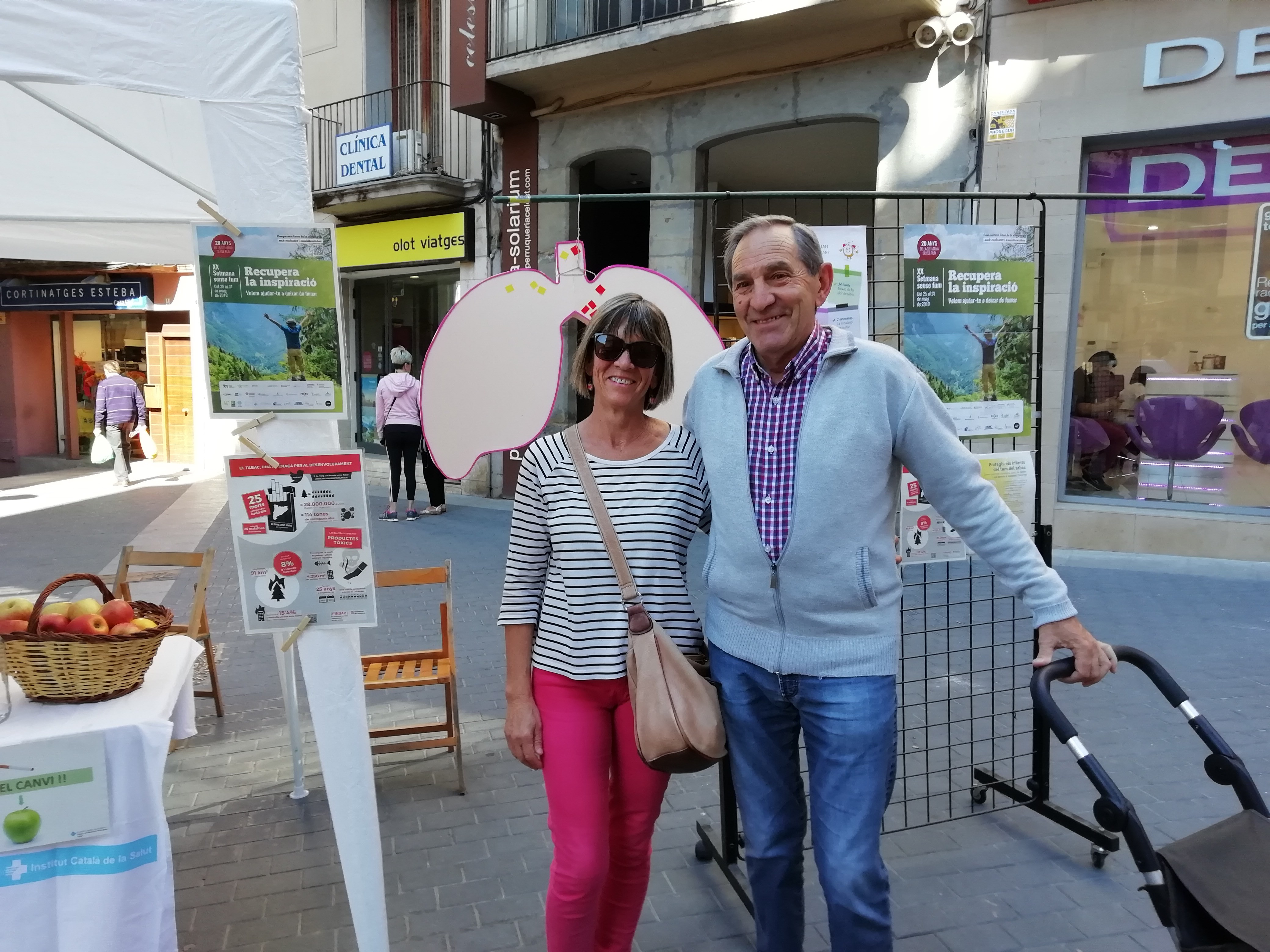 Taula informativa amb motiu del Dia Sense Tabac a Olot