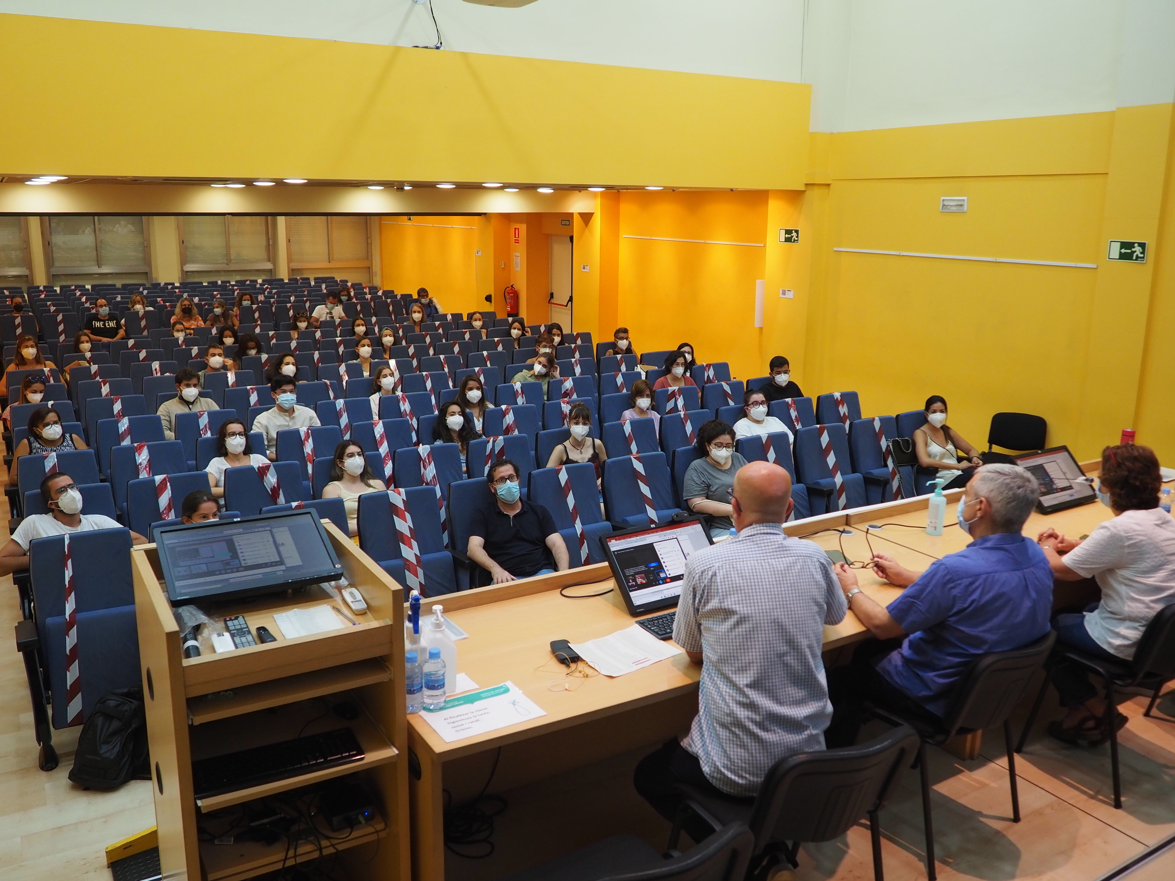 Acte de benvinguda als nous residents de làmbit d'atenció primària, fet a la sala d'actes de la Facultat de Medicina Infermeria de la UdG