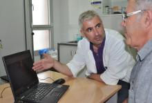 Sessió d'estimulació cognitiva amb exercicis a l'ordinador 